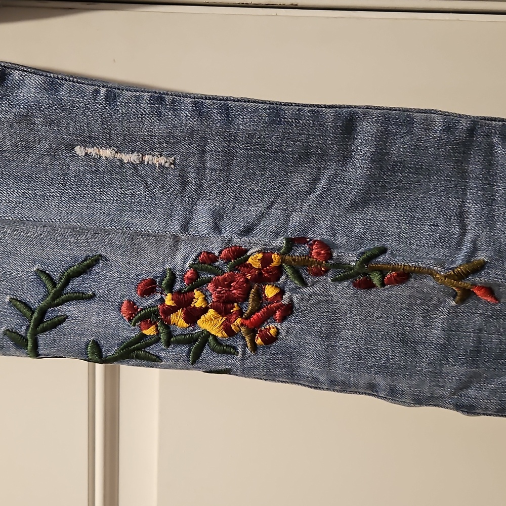 Candies vintage embroidered jeans! - Picture 3 of 5
